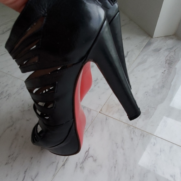 genuine leather black heels. - Picture 4 of 8